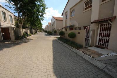 Townhouse For Rent in Sunninghill, Sandton